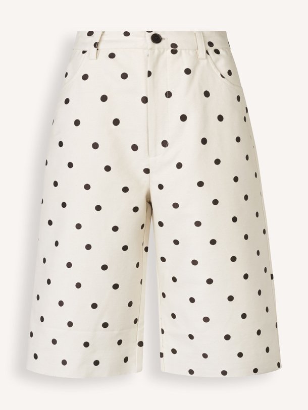 Ontdek de Nianne organic cotton mix short met stippen van Baum und Pferdgarten in de kleur Crème bij Orangebag. Op werkdagen voor 21:45 besteld, morgen in huis.