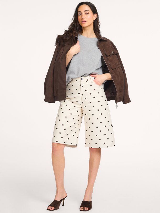 Baum und Pferdgarten Nianne organic cotton mix short met stippen - Crème Ontdek de Nianne organic cotton mix short met stippen van Baum und Pferdgarten in de kleur Crème bij Orangebag. Op werkdagen voor 21:45 besteld, morgen in huis.