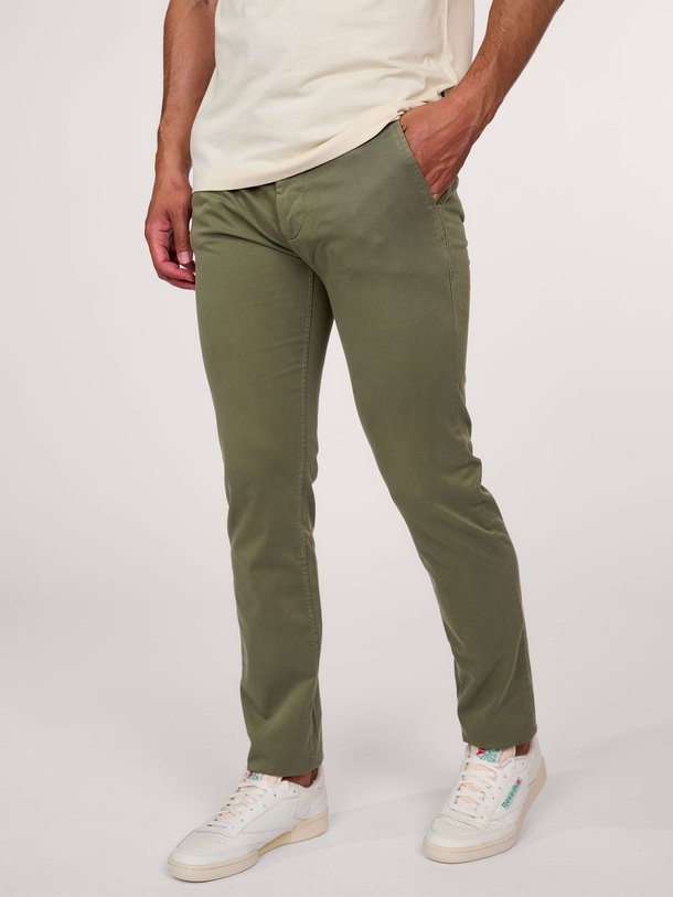 Ontdek de katoenmix chino van Boss in de kleur groen bij Orangebag. Op werkdagen voor 21:45 besteld, morgen in huis.