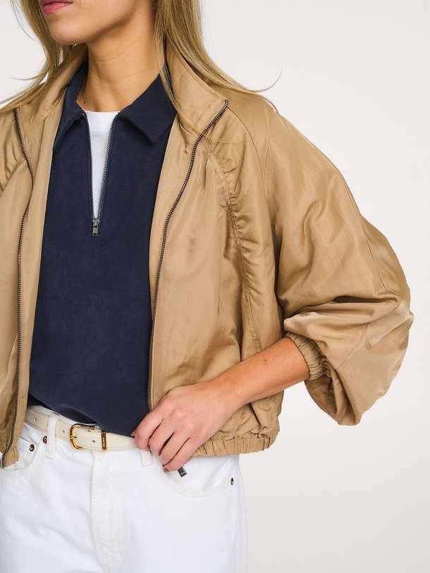Ontdek de Geweven jack van Yaya in de kleur Camel bij Orangebag. Op werkdagen voor 21:45 besteld, morgen in huis.