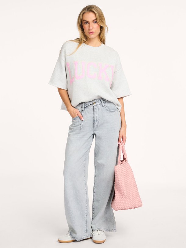 Ontdek de Willow katoenmix sweater met korte mouwen van By-Bar in de kleur Lichtgrijs bij Orangebag. Op werkdagen voor 21:45 besteld, morgen in huis.