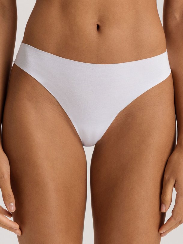 Ontdek de Thong katoenmix invisible string van Hanro in de kleur wit bij Orangebag. Op werkdagen voor 21:45 besteld, morgen in huis.