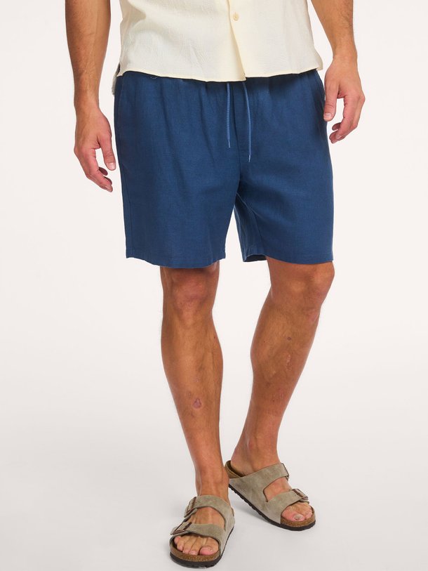 Ontdek de Linnen/katoenmix short van Les Deux in de kleur Blauw bij Orangebag. Op werkdagen voor 21:45 besteld, morgen in huis.