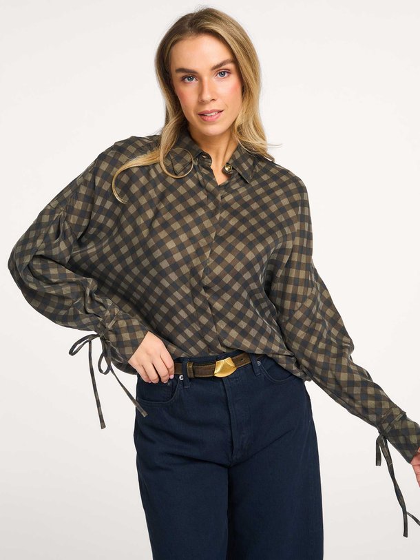 Ontdek de Armanchecks lyocell geruite blouse van Sessun in de kleur Mosgroen bij Orangebag. Op werkdagen voor 21:45 besteld, morgen in huis.