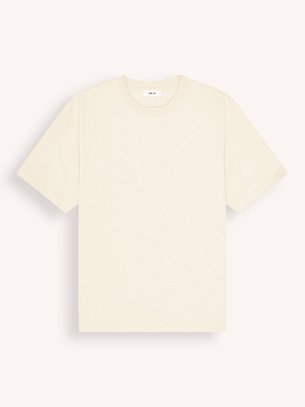 Ontdek de Jett organic cotton T-shirt van NN.07 in de kleur Ecru bij Orangebag. Op werkdagen voor 21:45 besteld, morgen in huis.
