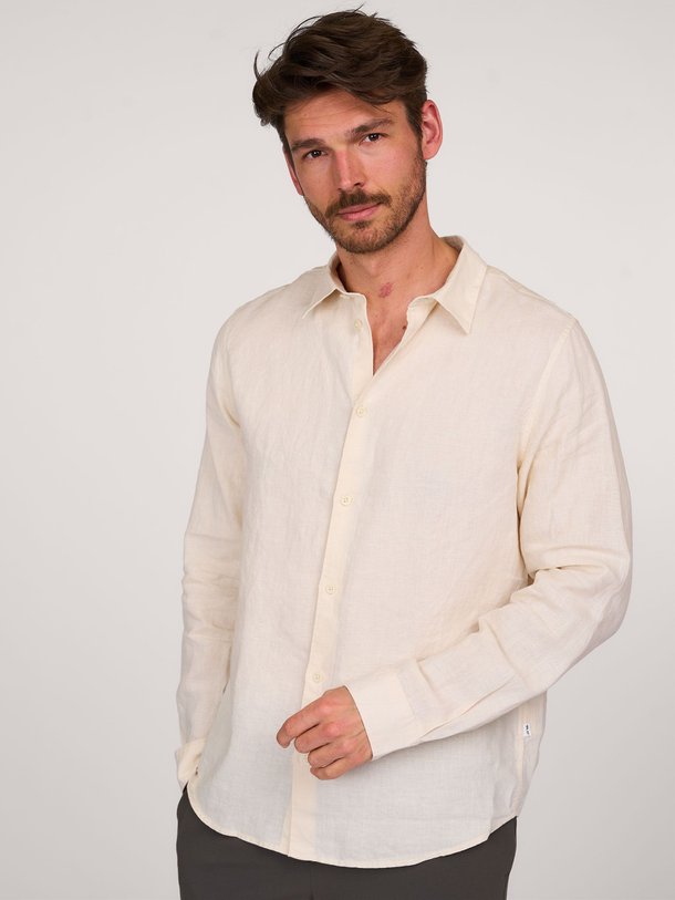 Ontdek de Enzo linnen overhemd van NN.07 in de kleur ecru bij Orangebag. Op werkdagen voor 21:45 besteld, morgen in huis.