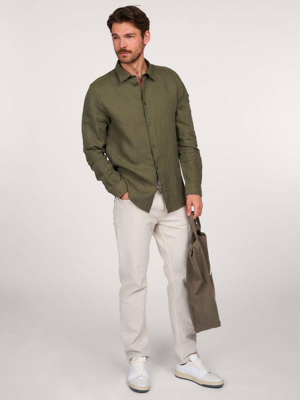 Ontdek de Enzo linnen overhemd van NN.07 in de kleur army bij Orangebag. Op werkdagen voor 21:45 besteld, morgen in huis.