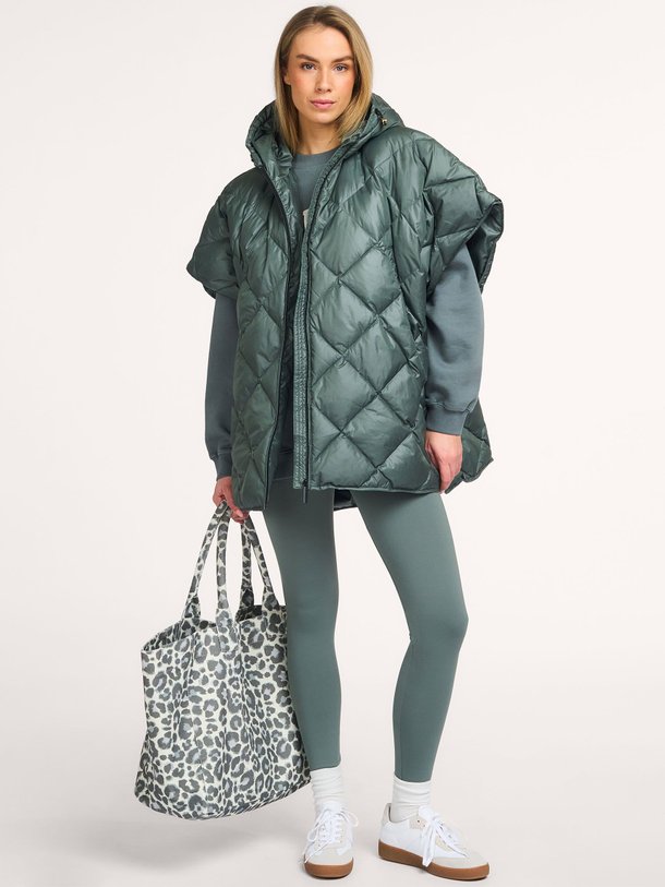 Ontdek de Carice geweven bodywarmer van Deblon in de kleur Groen bij Orangebag. Op werkdagen voor 21:45 besteld, morgen in huis.