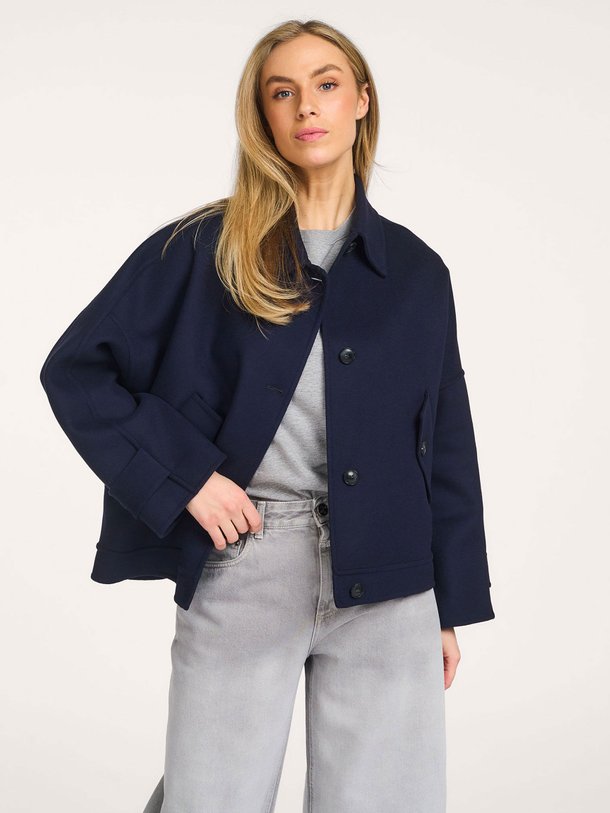 Ontdek de Wolmix mantel van Closed in de kleur Donkerblauw bij Orangebag. Op werkdagen voor 21:45 besteld, morgen in huis.