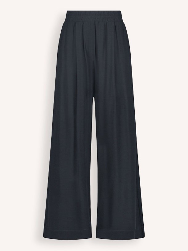 Ontdek de Benji eco vero viscose wide leg broek van By-Bar in de kleur antraciet bij Orangebag. Op werkdagen voor 21:45 besteld, morgen in huis.