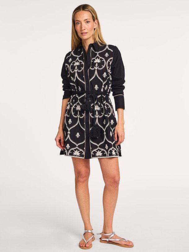 Ontdek de Winsome katoenen doorknoopjurk van Devotion in de kleur zwart bij Orangebag. Op werkdagen voor 21:45 besteld, morgen in huis.