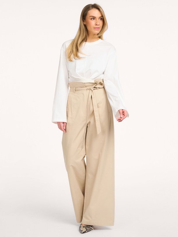 Ontdek de Gina organic cotton broek van Copenhagen Muse in de kleur Ecru bij Orangebag. Op werkdagen voor 21:45 besteld, morgen in huis.