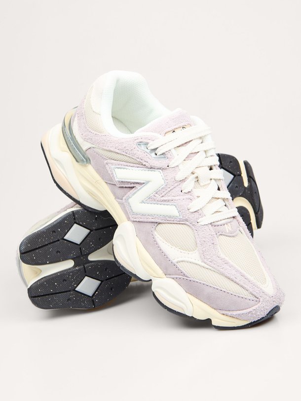 Ontdek de U9060 suède sneakers van New Balance in de kleur Lila bij Orangebag. Op werkdagen voor 21:45 besteld, morgen in huis.