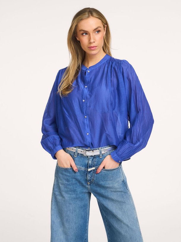 Ontdek de Gladis zijdemix blouse van Sacrécoeur in de kleur Blauw bij Orangebag. Op werkdagen voor 21:45 besteld, morgen in huis.