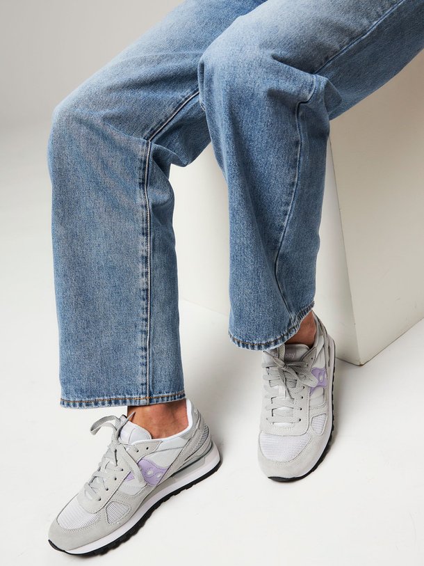 Ontdek de Shadow suède sneakers van Saucony in de kleur grijs bij Orangebag. Op werkdagen voor 21:45 besteld, morgen in huis.