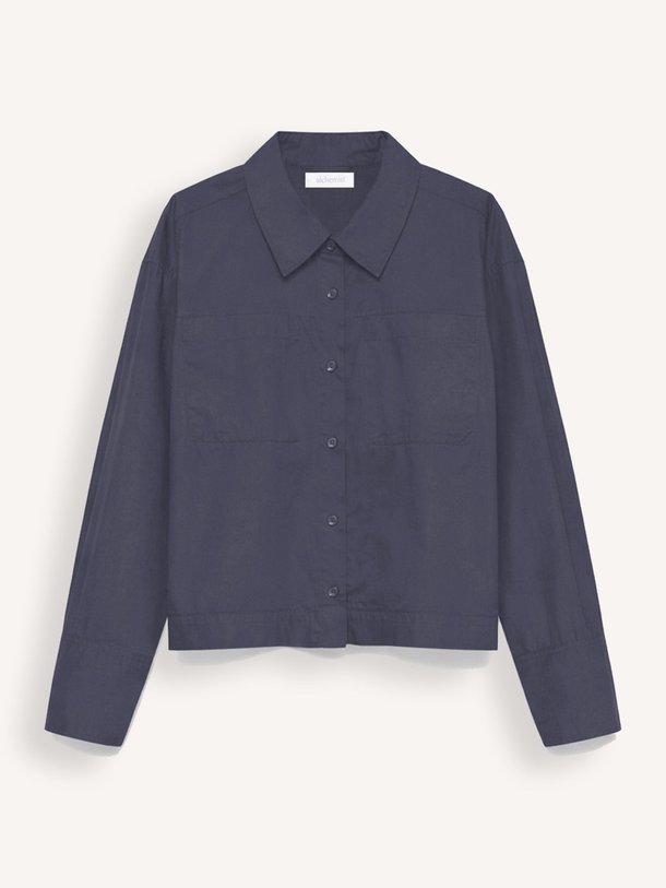 Ontdek de Loes organic cotton blouse van Alchemist in de kleur Donkerblauw bij Orangebag. Op werkdagen voor 21:45 besteld, morgen in huis.