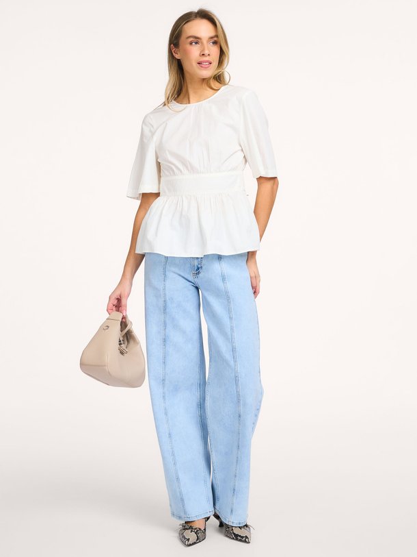 Modstrom April mid waist loose fit jeans - Lichtblauw Ontdek de April mid waist loose fit jeans van Modstrom in de kleur Lichtblauw bij Orangebag. Op werkdagen voor 21:45 besteld, morgen in huis.