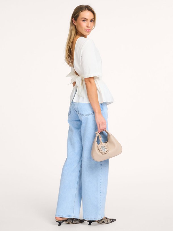 Modstrom April mid waist loose fit jeans - Lichtblauw Ontdek de April mid waist loose fit jeans van Modstrom in de kleur Lichtblauw bij Orangebag. Op werkdagen voor 21:45 besteld, morgen in huis.