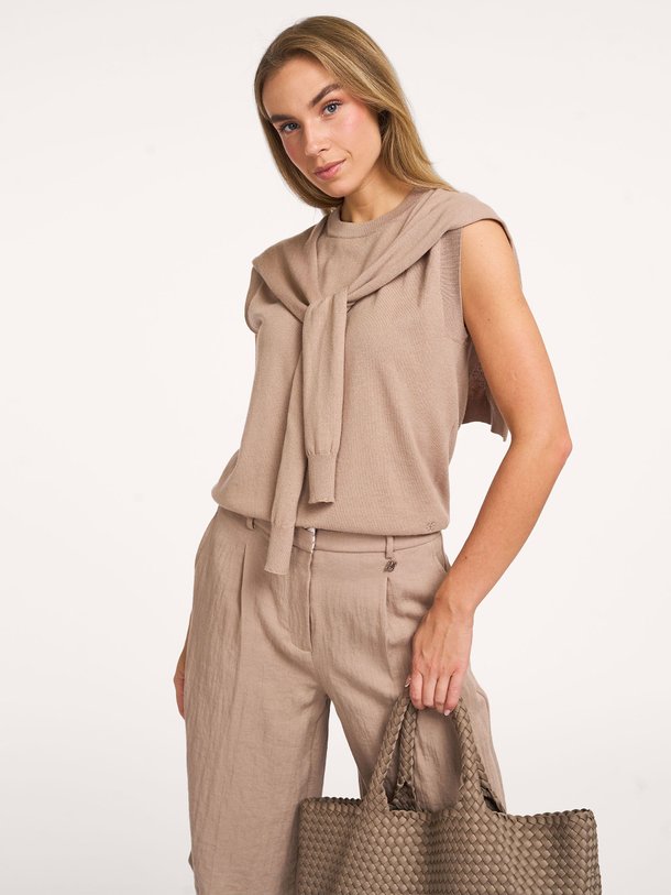 Ontdek de Fraya wol/katoenmix top van Dante 6 in de kleur Zand bij Orangebag. Op werkdagen voor 21:45 besteld, morgen in huis.