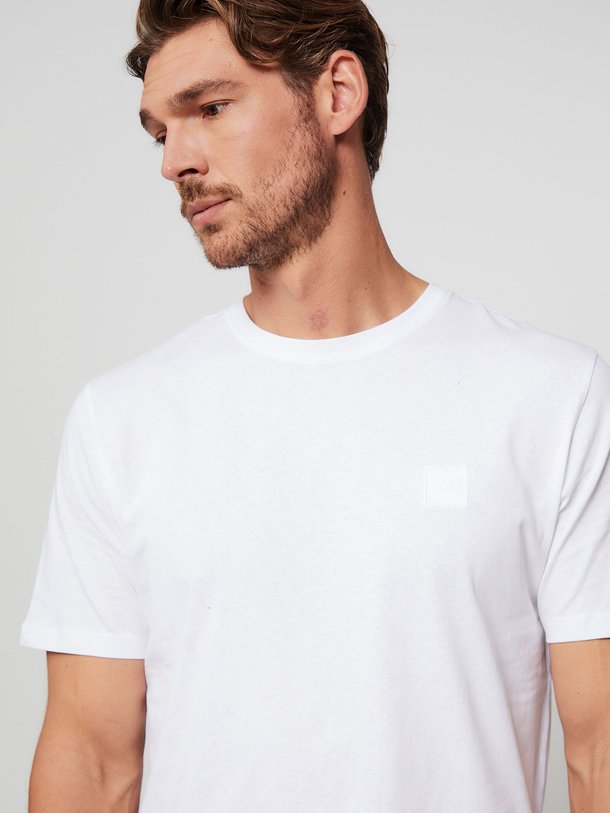 Ontdek de Tales katoenen T-shirt van Boss in de kleur wit bij Orangebag. Op werkdagen voor 21:45 besteld, morgen in huis.