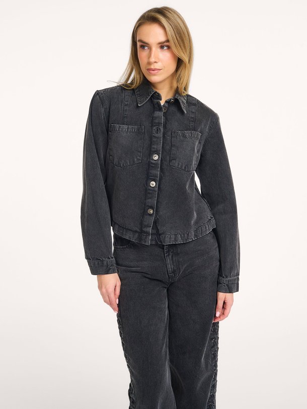 Ontdek de Riya denim blouse van Modstrom in de kleur Donkergrijs bij Orangebag. Op werkdagen voor 21:45 besteld, morgen in huis.