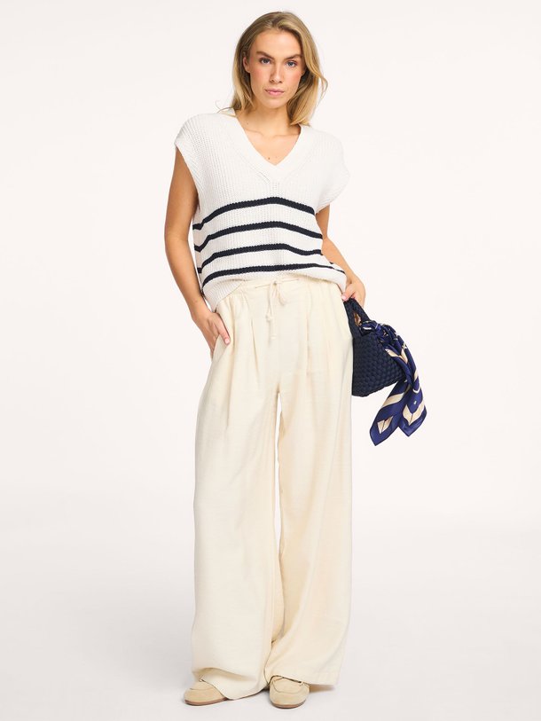 Ontdek de Jaxx viscosemix wide leg broek van By-Bar in de kleur Crème bij Orangebag. Op werkdagen voor 21:45 besteld, morgen in huis.