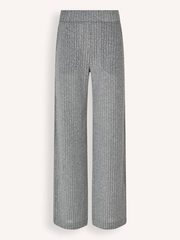 Ontdek de Jya viscosemix lurex broek van Baum und Pferdgarten in de kleur zilverkleur bij Orangebag. Op werkdagen voor 21:45 besteld, morgen in huis.
