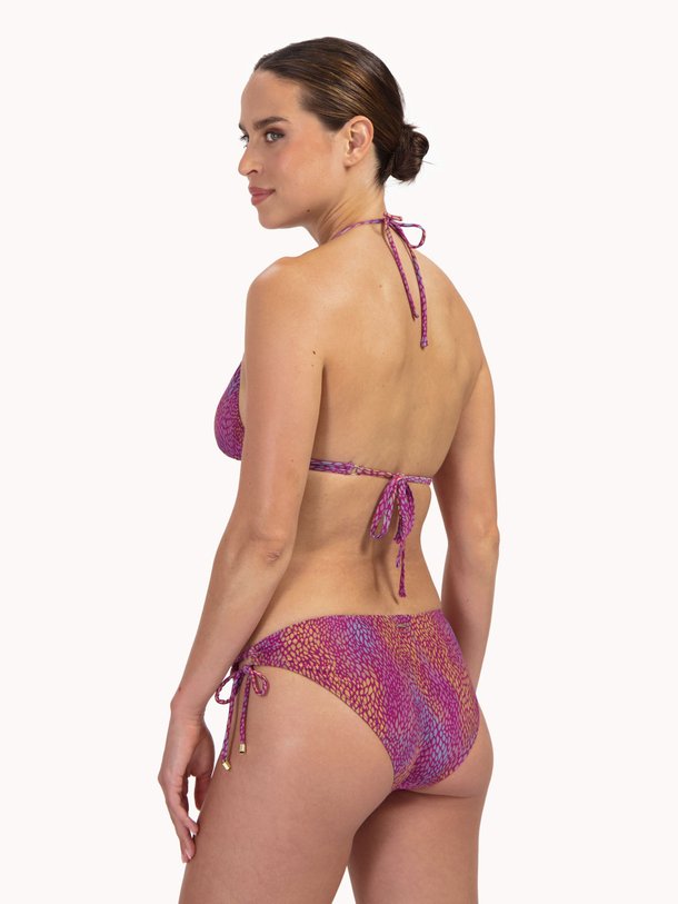 Ontdek de Burgundy Drops low waist bikinislip van Cyell in de kleur Bordeauxrood bij Orangebag. Op werkdagen voor 21:45 besteld, morgen in huis.