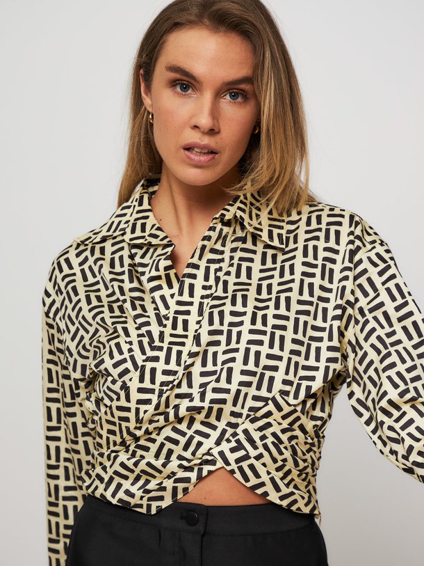 Ontdek de Organic cotton top met print van Second Female in de kleur zwart bij Orangebag. Op werkdagen voor 21:45 besteld, morgen in huis.