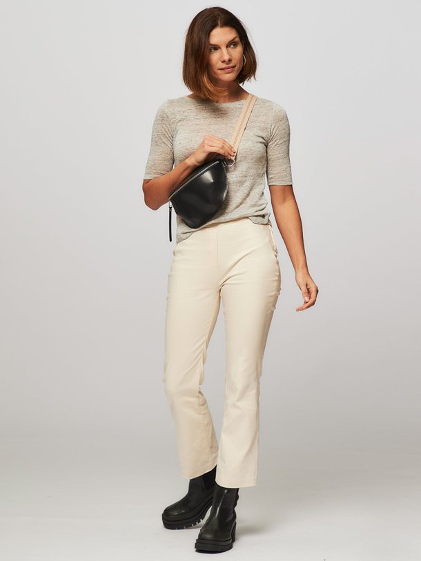 Ontdek de Seas linnen gemêleerde slub T-shirt van Bellerose in de kleur lichtgrijs bij Orangebag. Op werkdagen voor 21:45 besteld, morgen in huis.