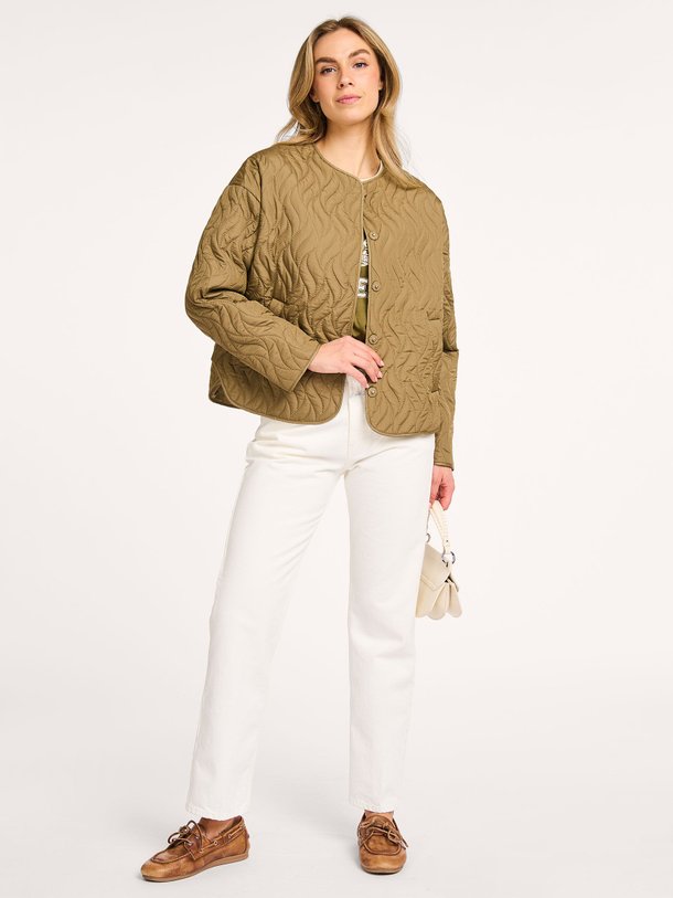 Ontdek de Ethan geweven quilted jack van Suncoo in de kleur kaki bij Orangebag. Op werkdagen voor 21:45 besteld, morgen in huis.