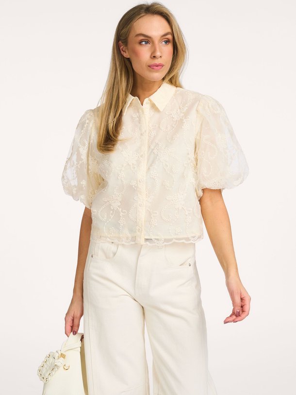 Ontdek de Andra geweven blouse van Aaiko in de kleur Off-white bij Orangebag. Op werkdagen voor 21:45 besteld, morgen in huis.