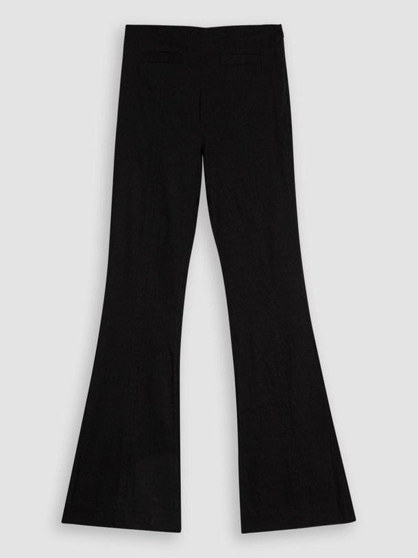 Ontdek de Linnenmix flared broek van Les Coyotes de Paris in de kleur zwart bij Orangebag. Op werkdagen voor 21:45 besteld, morgen in huis.
