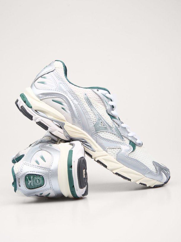 Ontdek de Wave Rider, lederen metallic sneakers van Mizuno bij Orangebag. Op werkdagen voor 21:45 besteld, morgen in huis.