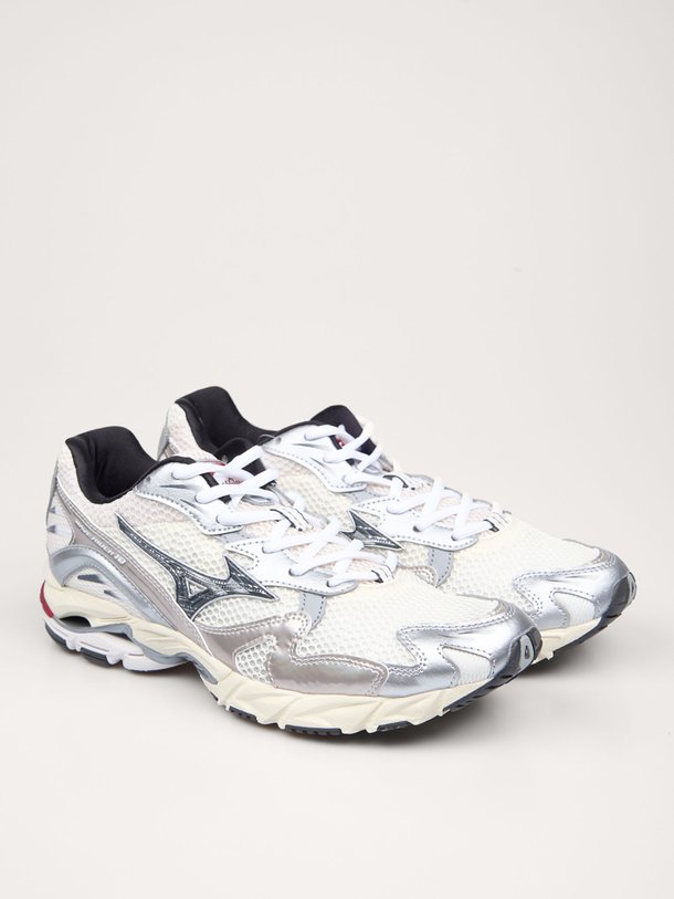 Ontdek de Wave Rider, lederen metallic sneakers van Mizuno bij Orangebag. Op werkdagen voor 21:45 besteld, morgen in huis.