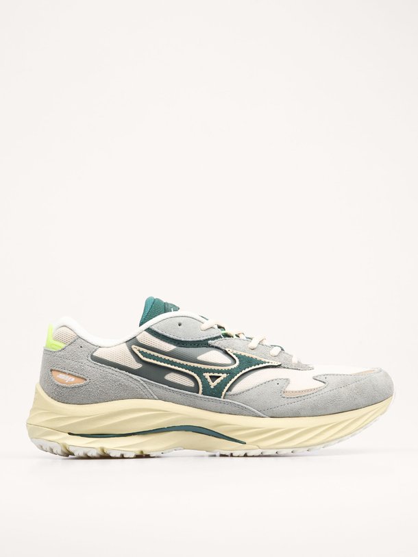 Ontdek de Wave Rider, suède sneakers van Mizuno bij Orangebag. Op werkdagen voor 21:45 besteld, morgen in huis.