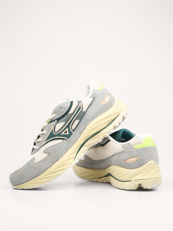 Ontdek de Wave Rider, suède sneakers van Mizuno bij Orangebag. Op werkdagen voor 21:45 besteld, morgen in huis.