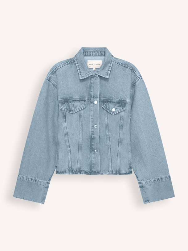 Ontdek de Cassy, denim jack van Club L`avenir bij Orangebag. Op werkdagen voor 21:45 besteld, morgen in huis.