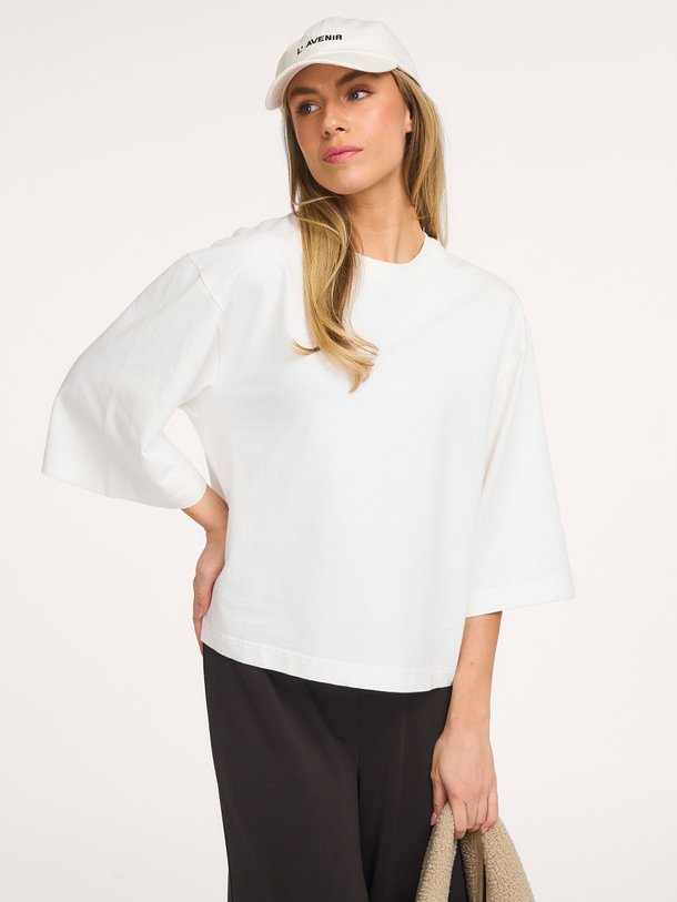 Ontdek de Rue, organic cotton T-shirt van Club L`avenir bij Orangebag. Op werkdagen voor 21:45 besteld, morgen in huis.