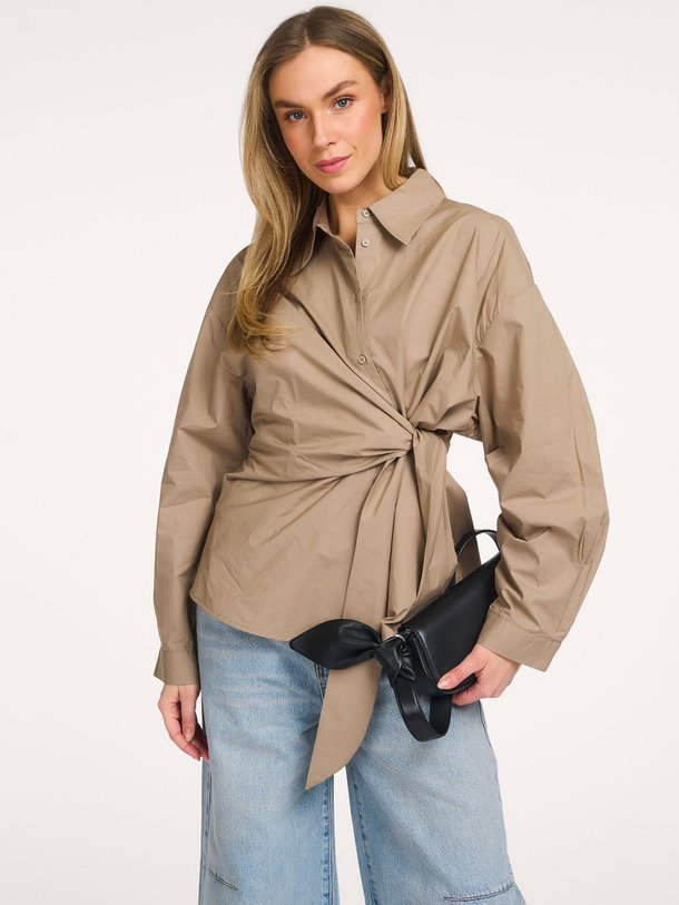 Ontdek de Seliy, katoenen blouse van Club L`avenir bij Orangebag. Op werkdagen voor 21:45 besteld, morgen in huis.