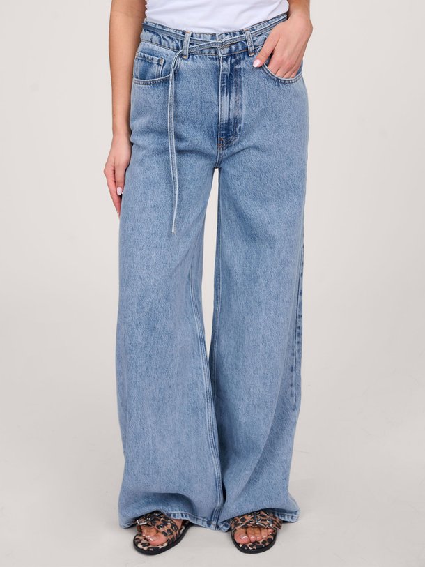 Ontdek de Laya, high waist wide leg non-stretch jeans van Club L`avenir bij Orangebag. Op werkdagen voor 21:45 besteld, morgen in huis.