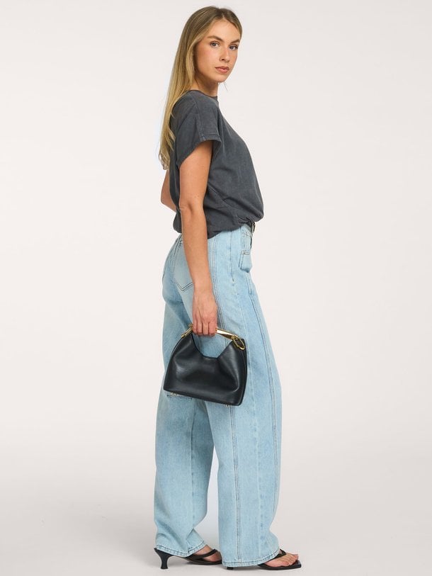Ontdek de Drew, mid waist barrel fit jeans van Haute L'Amitié bij Orangebag. Op werkdagen voor 21:45 besteld, morgen in huis.