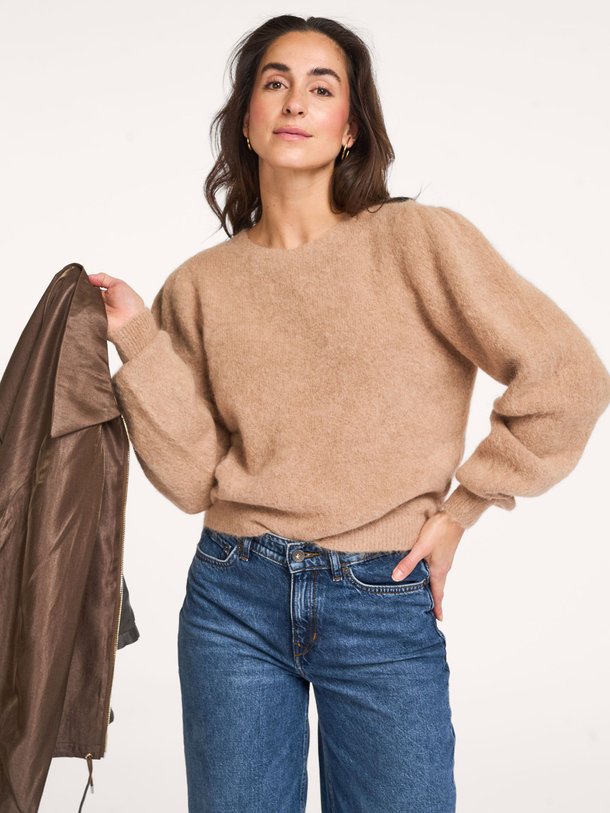 Ontdek de Denize alapcamix trui van Aaiko in de kleur lichtbruin bij Orangebag. Op werkdagen voor 21:45 besteld, morgen in huis.