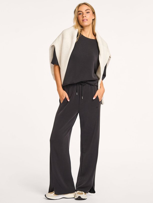 Ontdek de Katoenmix wide leg scuba broek van 10Days in de kleur zwart bij Orangebag. Op werkdagen voor 21:45 besteld, morgen in huis.