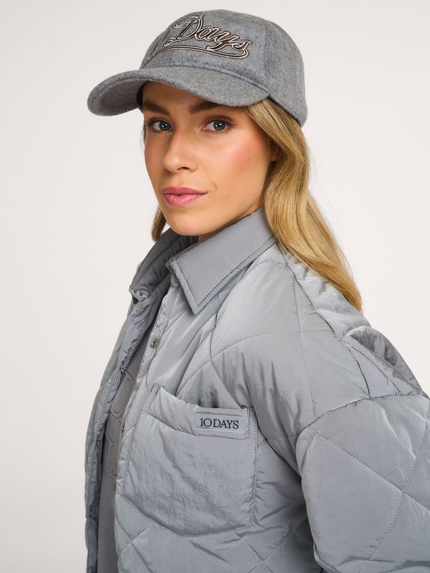 Ontdek de Wolmix pet met logo van 10Days in de kleur Grijs bij Orangebag. Op werkdagen voor 21:45 besteld, morgen in huis.