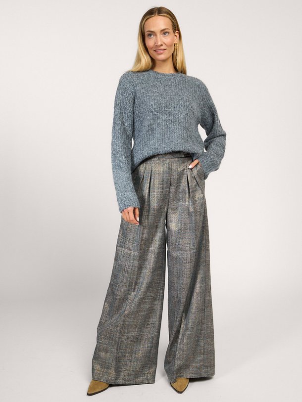 Ontdek de Frederique viscosemix wide leg geruite broek van Aaiko in de kleur zwart bij Orangebag. Op werkdagen voor 21:45 besteld, morgen in huis.