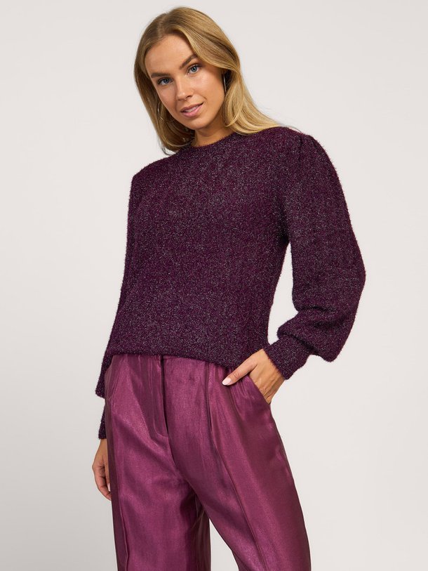 Ontdek de Femme gebreide trui met lurex van Aaiko in de kleur paars bij Orangebag. Op werkdagen voor 21:45 besteld, morgen in huis.