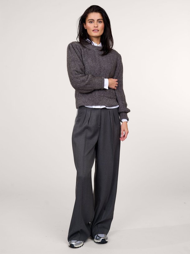 Ontdek de Femme gebreide trui met lurex van Aaiko in de kleur donkergrijs bij Orangebag. Op werkdagen voor 21:45 besteld, morgen in huis.