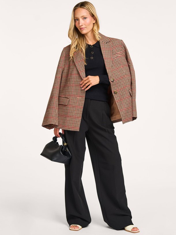 Ontdek de Flores wolmix rib top van Aaiko in de kleur zwart bij Orangebag. Op werkdagen voor 21:45 besteld, morgen in huis.