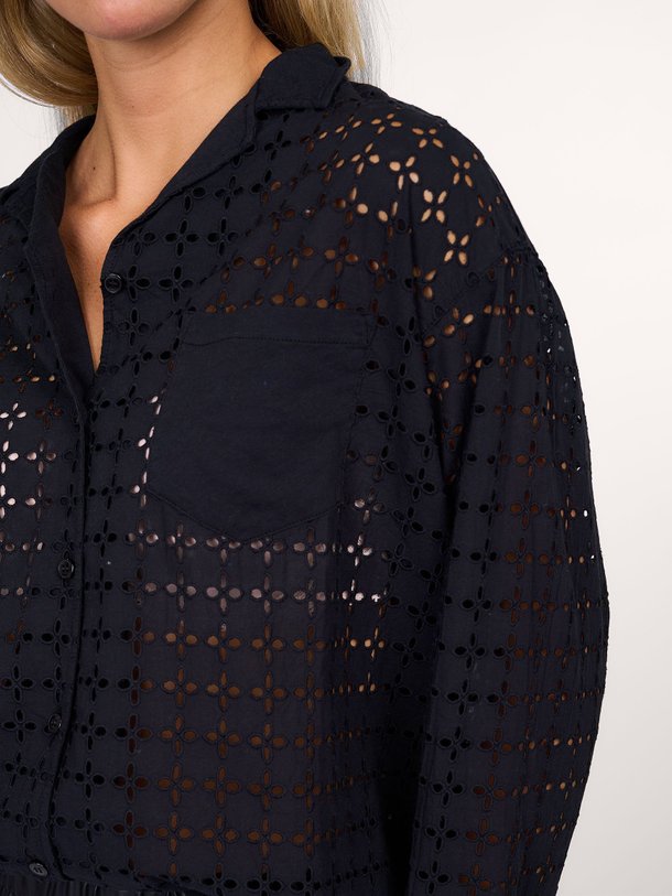 Ontdek de Katoenen opengewerkte broderie blouse van 10Days in de kleur zwart bij Orangebag. Op werkdagen voor 21:45 besteld, morgen in huis.